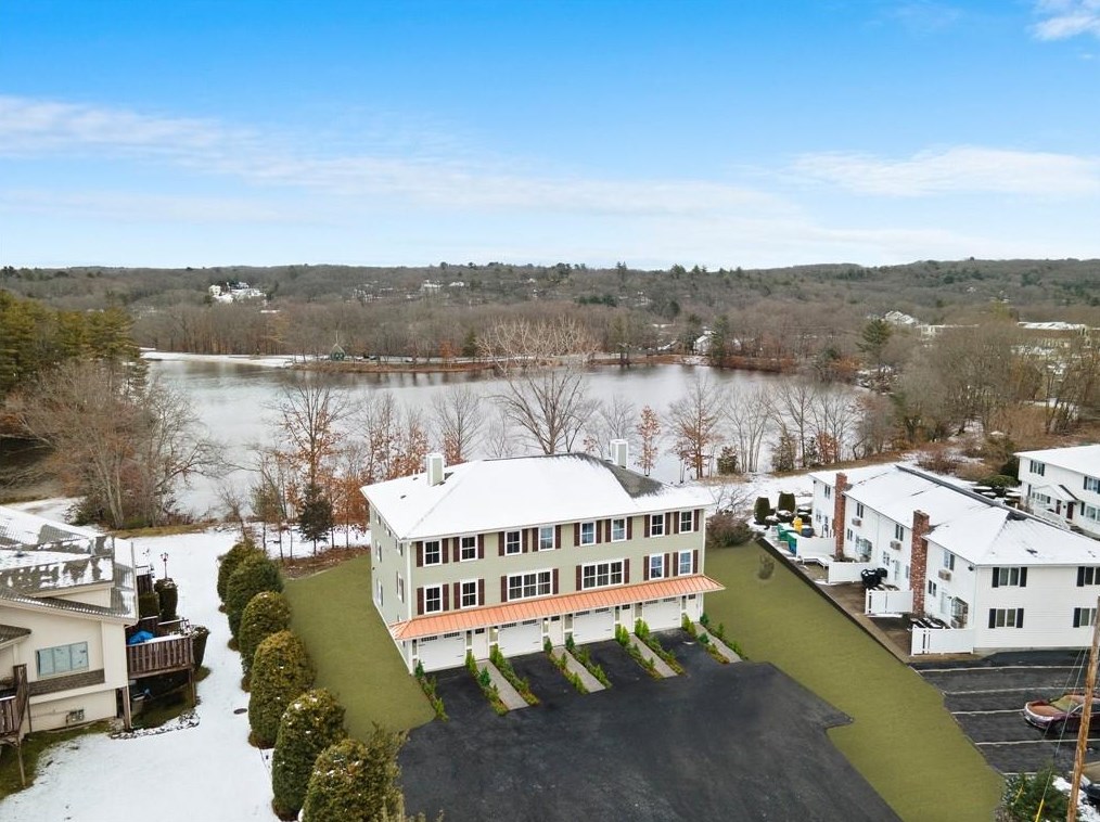 95 Farnum Pike, Smithfield RI  02917-3320 exterior