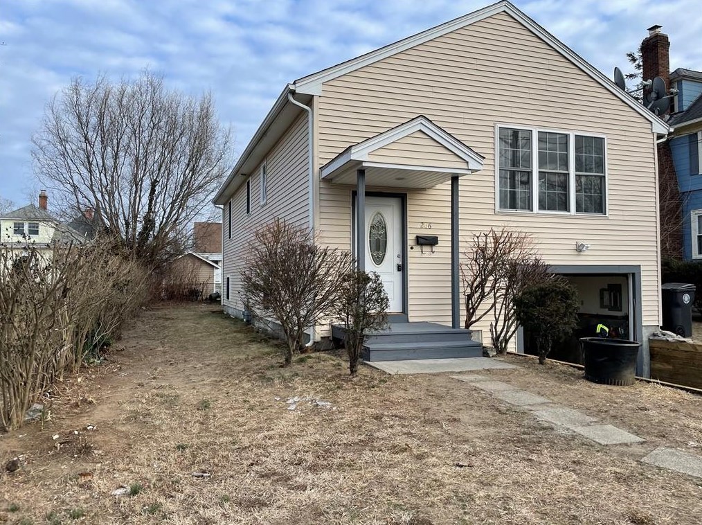 206 Greenwood St, Cranston RI  02910-3422 exterior