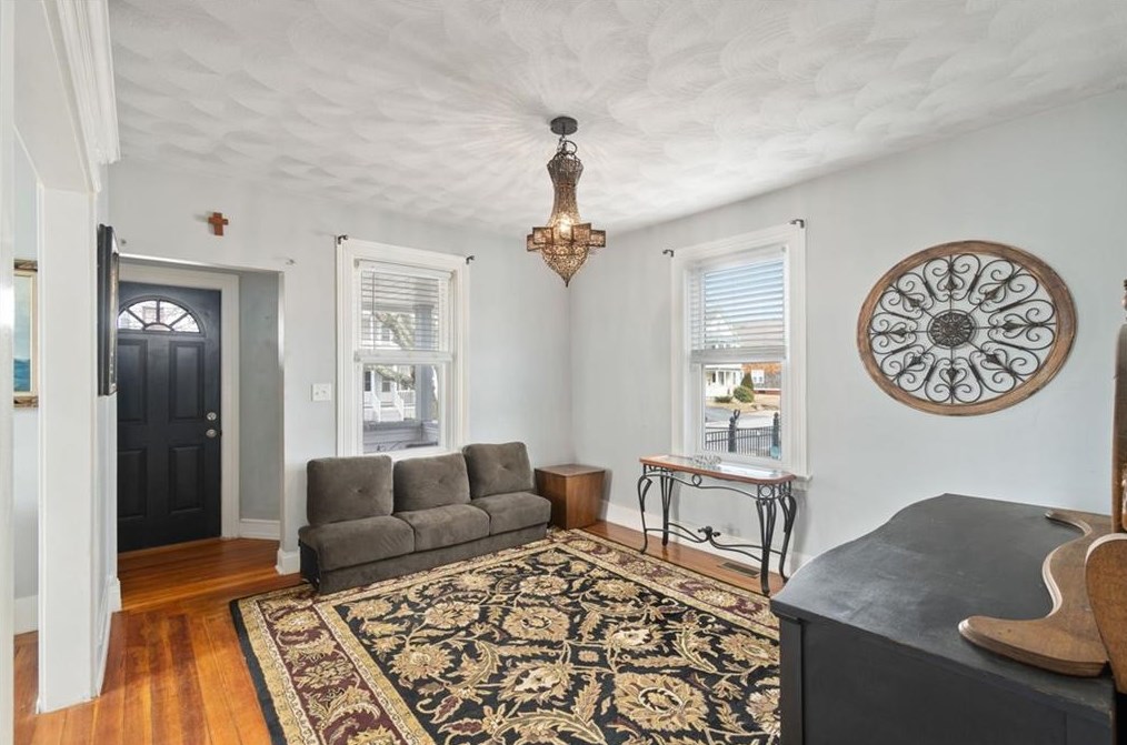 88 Chestnut Ave, Cranston RI  02910-4627 exterior