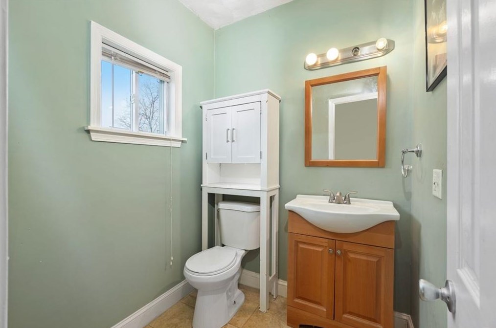 88 Chestnut Ave, Cranston RI  02910-4627 exterior