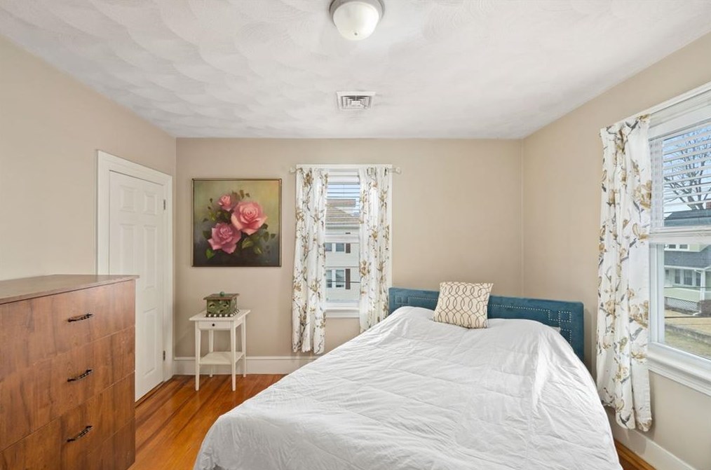 88 Chestnut Ave, Cranston RI  02910-4627 exterior