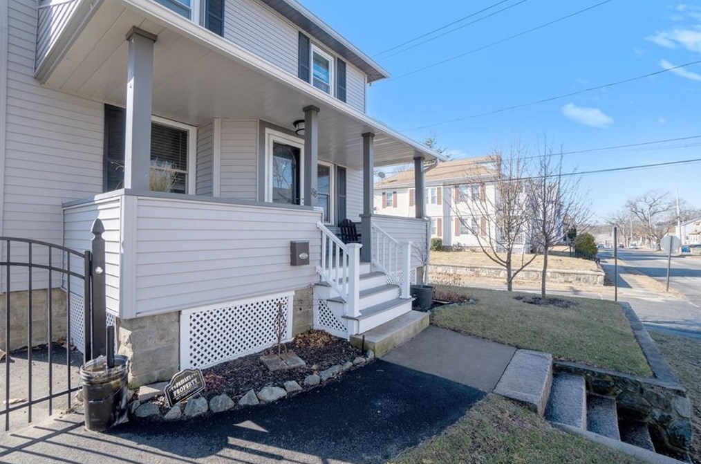 88 Chestnut Ave, Cranston RI  02910-4627 exterior