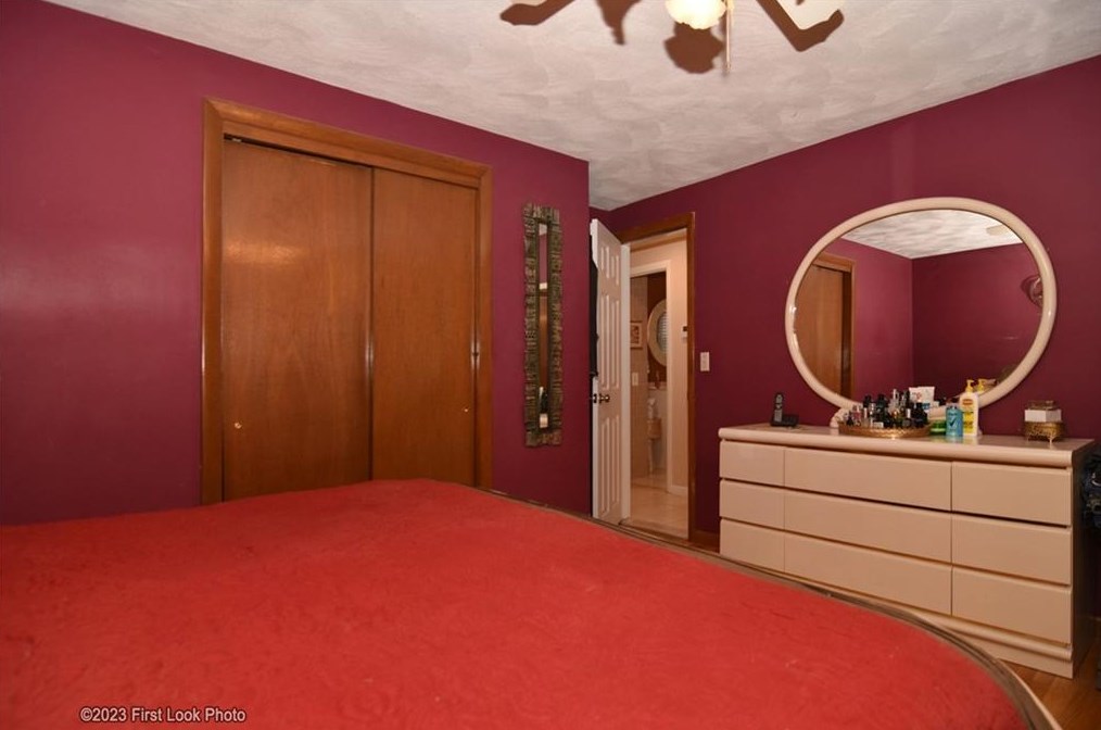 11 Uxbridge St, Cranston RI 02920-6217 exterior