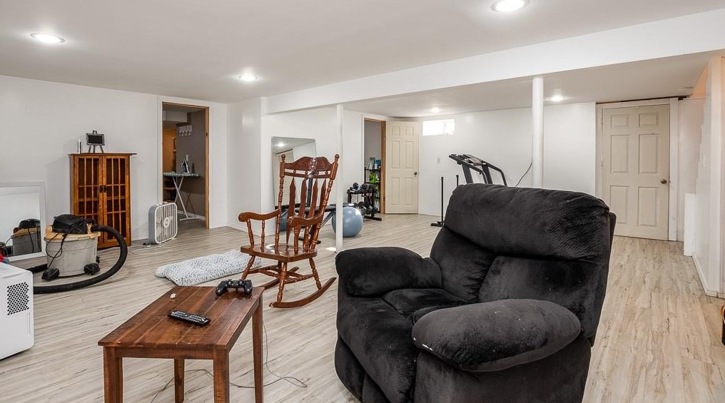 4 Mayfield Ave, Cranston RI  02920-2011 exterior