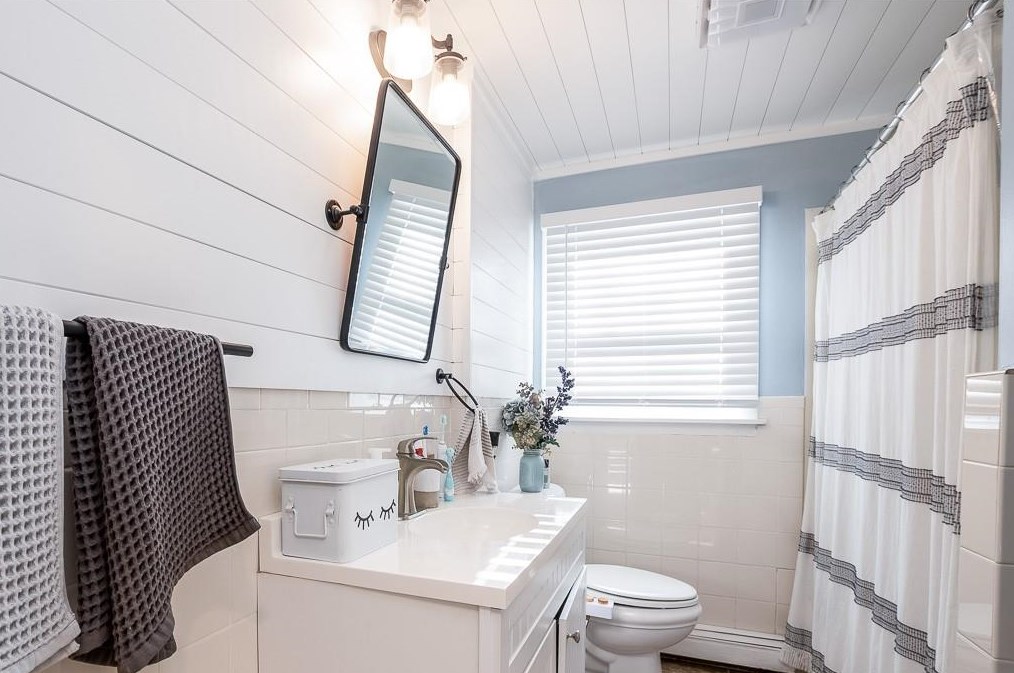 4 Mayfield Ave, Cranston RI  02920-2011 exterior