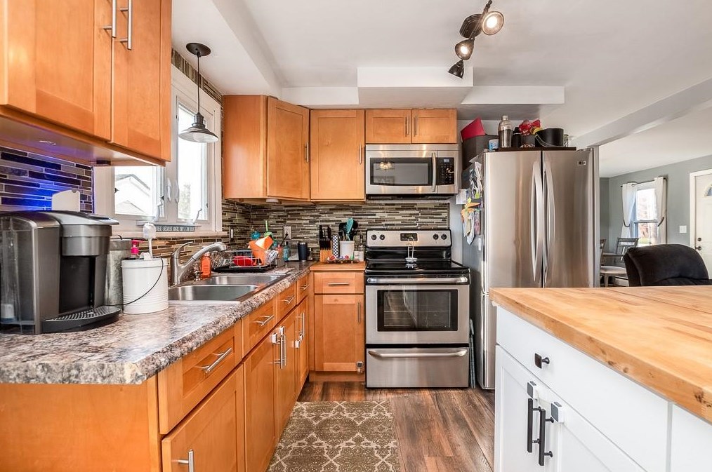 4 Mayfield Ave, Cranston RI  02920-2011 exterior