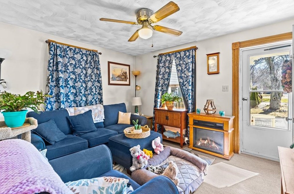 30 Mason St, West Warwick RI  02893-3049 exterior