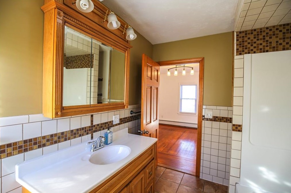 17 Oak Ave, East Providence RI  02915-4423 exterior