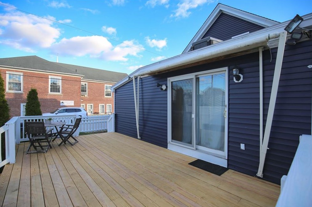 17 Oak Ave, East Providence RI  02915-4423 exterior