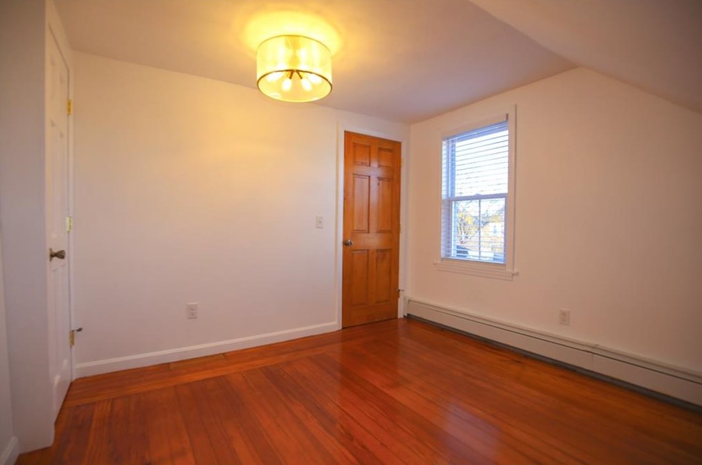 17 Oak Ave, East Providence RI  02915-4423 exterior