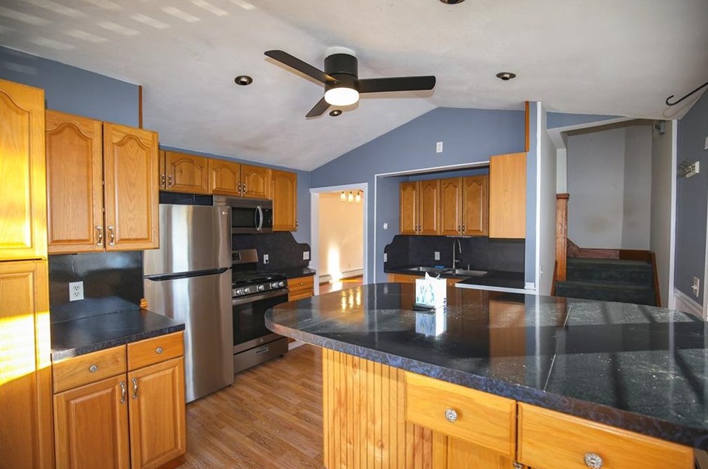 17 Oak Ave, East Providence RI  02915-4423 exterior