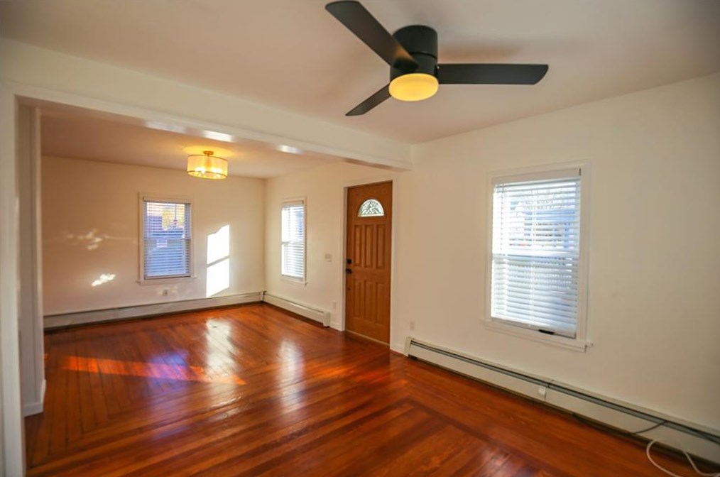 17 Oak Ave, East Providence RI  02915-4423 exterior