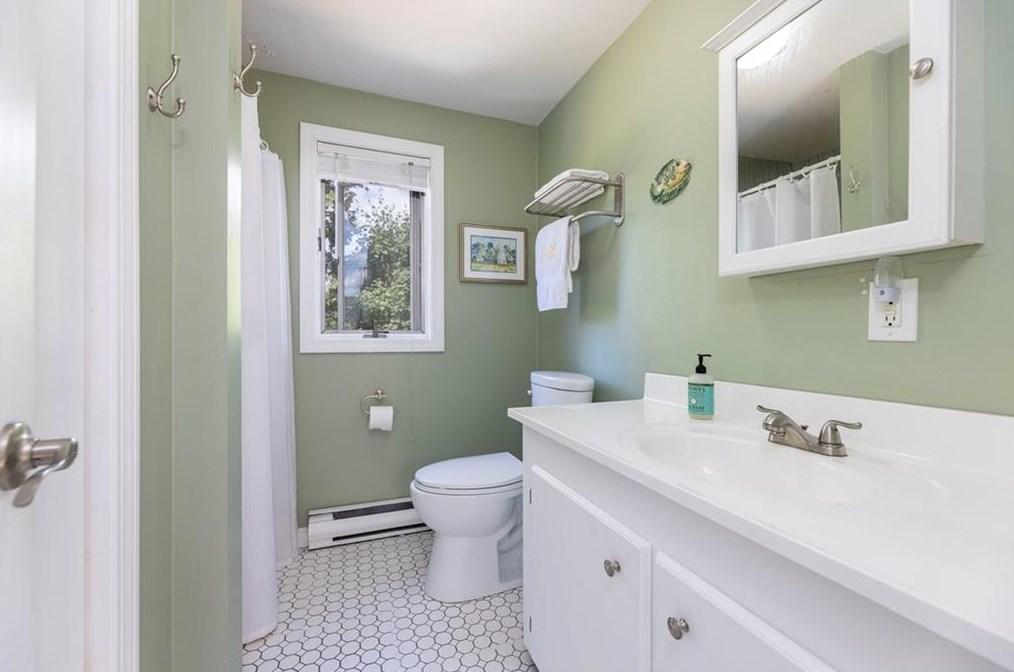 60 Cole St, Jamestown RI  02835-1326 exterior