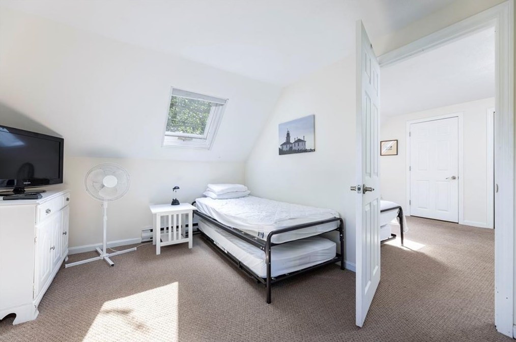 60 Cole St, Jamestown RI  02835-1326 exterior