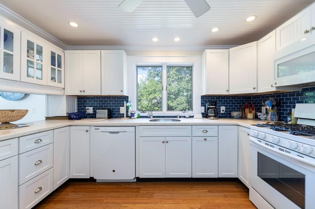 60 Cole St, Jamestown RI  02835-1326 exterior