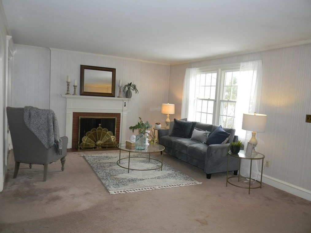 33 Harlem St, East Providence RI  02916-1506 exterior