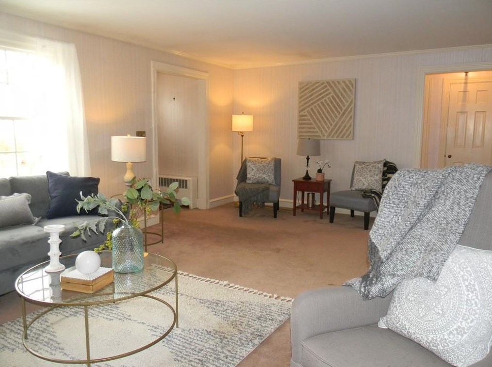 33 Harlem St, East Providence RI  02916-1506 exterior