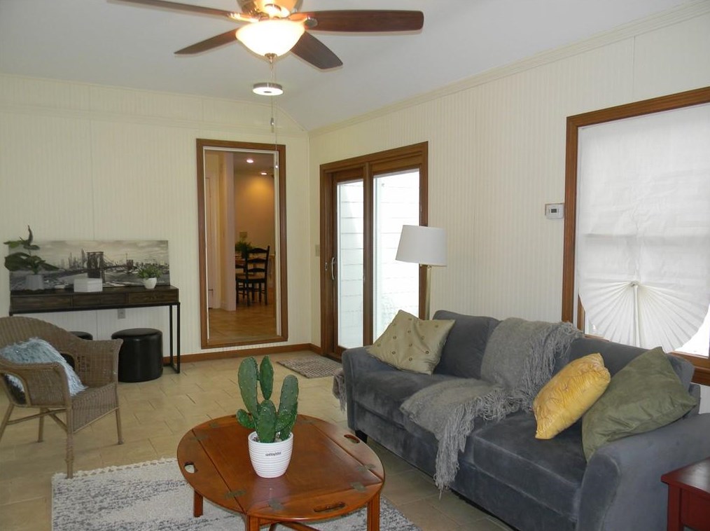 33 Harlem St, East Providence RI  02916-1506 exterior