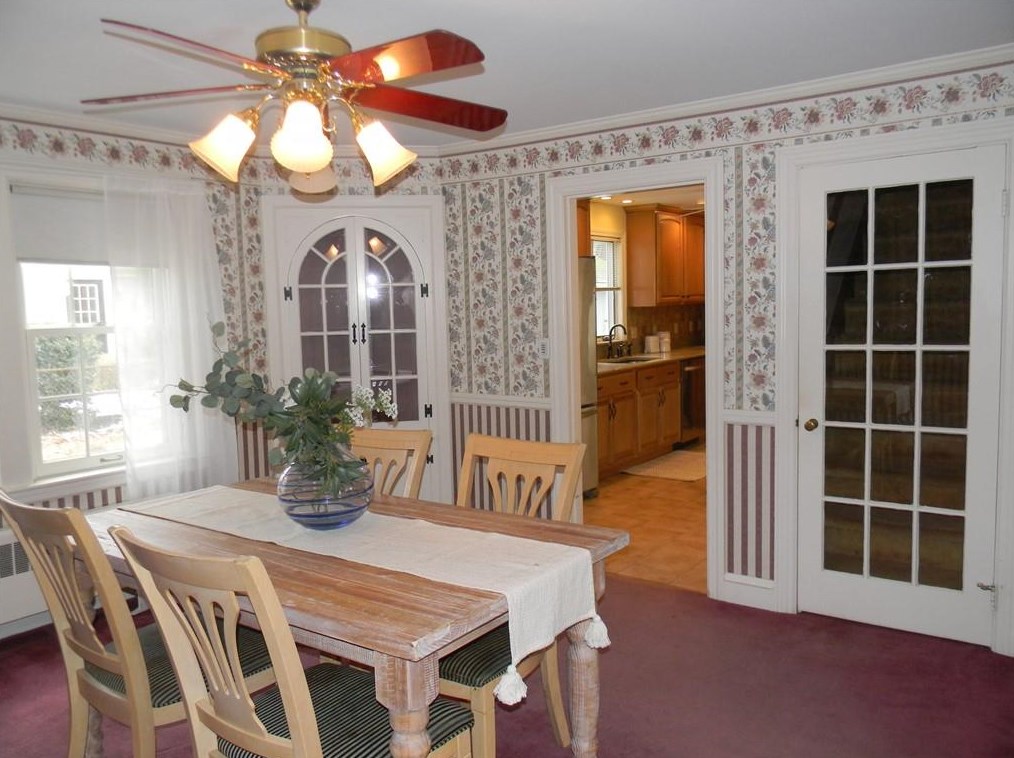 33 Harlem St, East Providence RI  02916-1506 exterior