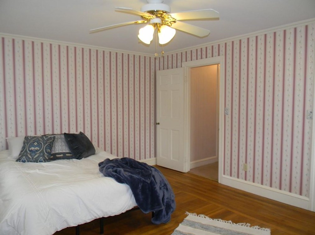 33 Harlem St, East Providence RI  02916-1506 exterior