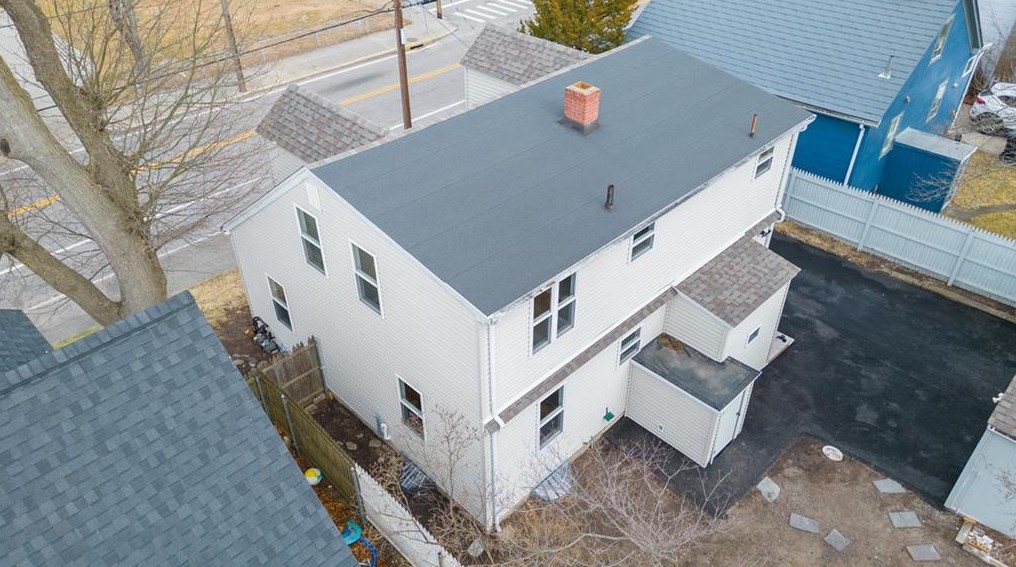 279 Benefit St, Pawtucket RI 02861-1121 exterior
