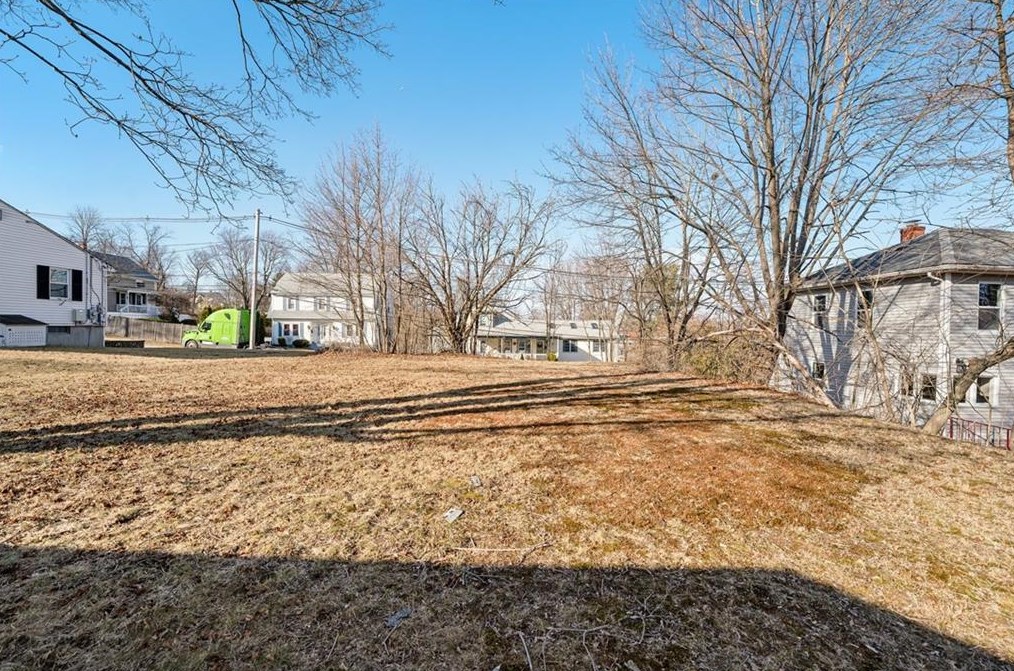 32 Potter Ave, West Warwick RI  02893-4611 exterior