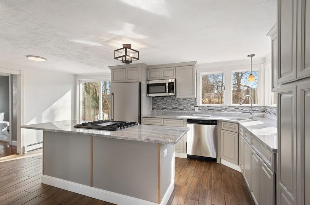 32 Potter Ave, West Warwick RI  02893-4611 exterior