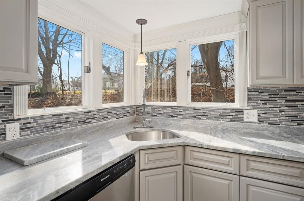 32 Potter Ave, West Warwick RI  02893-4611 exterior