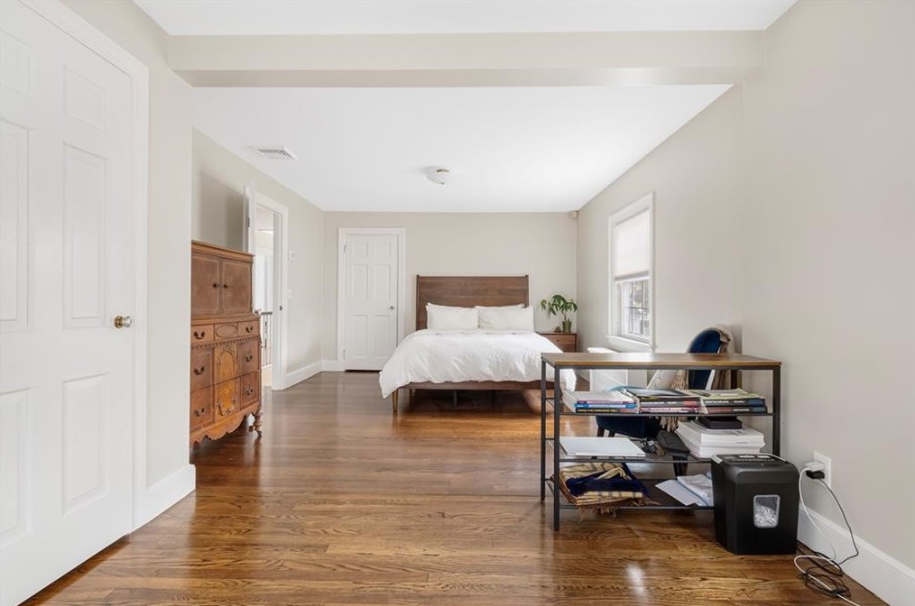 27 Don Ave, East Providence RI  02916-2302 exterior