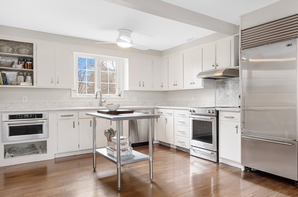 27 Don Ave, East Providence RI  02916-2302 exterior