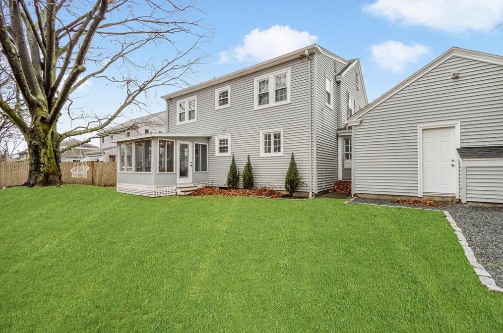 27 Don Ave, East Providence RI  02916-2302 exterior