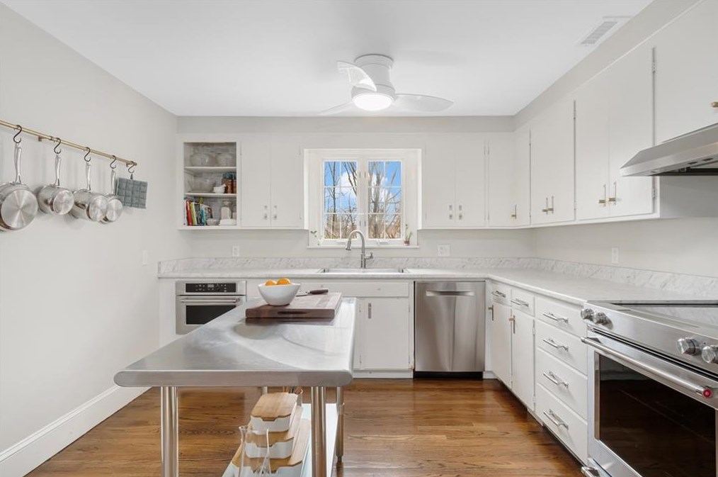 27 Don Ave, East Providence RI  02916-2302 exterior