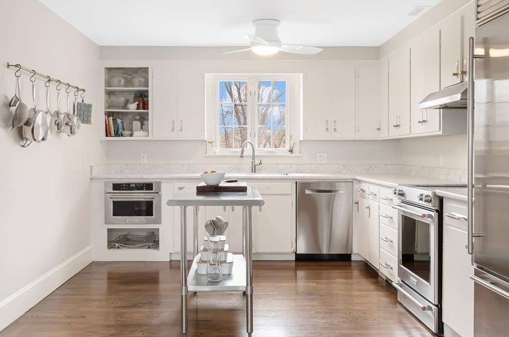 27 Don Ave, East Providence RI  02916-2302 exterior