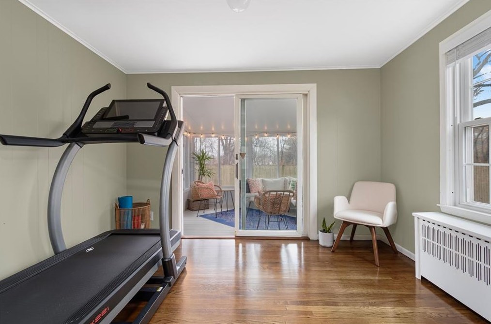 27 Don Ave, East Providence RI  02916-2302 exterior