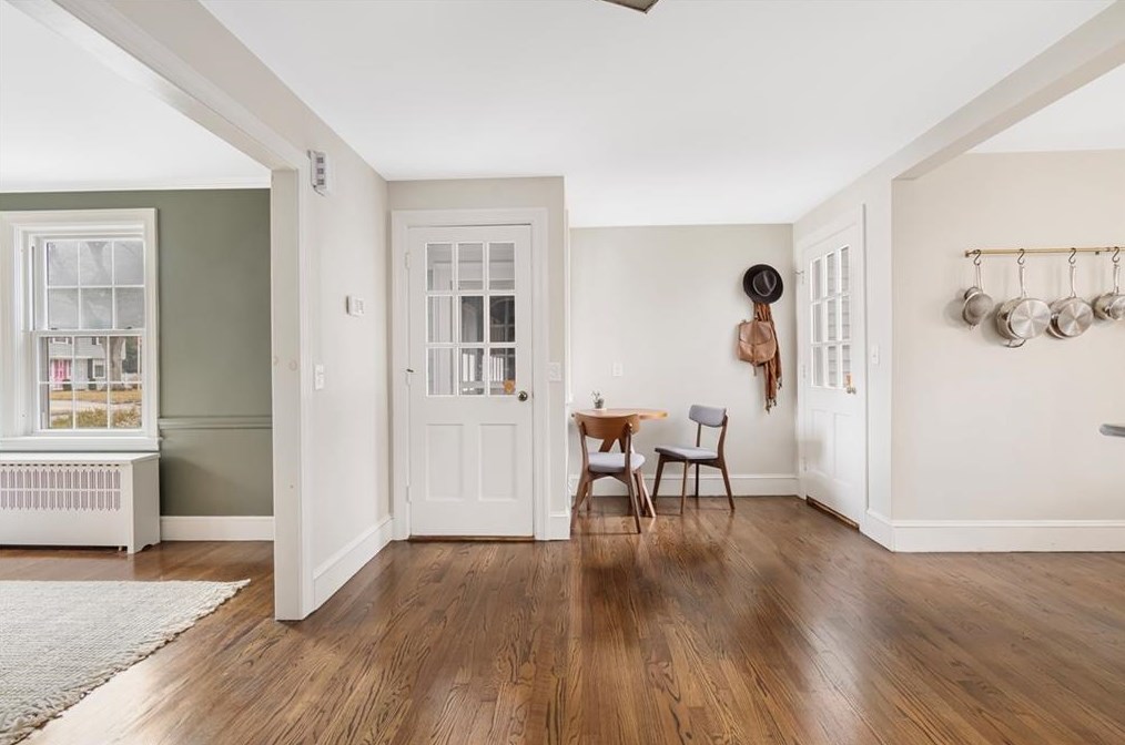 27 Don Ave, East Providence RI  02916-2302 exterior