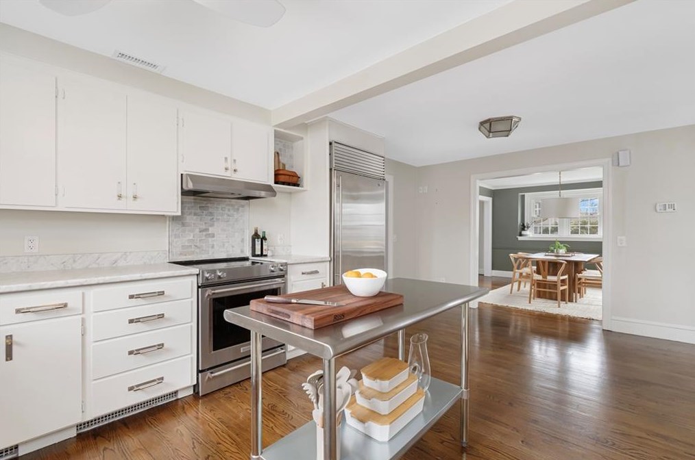 27 Don Ave, East Providence RI  02916-2302 exterior