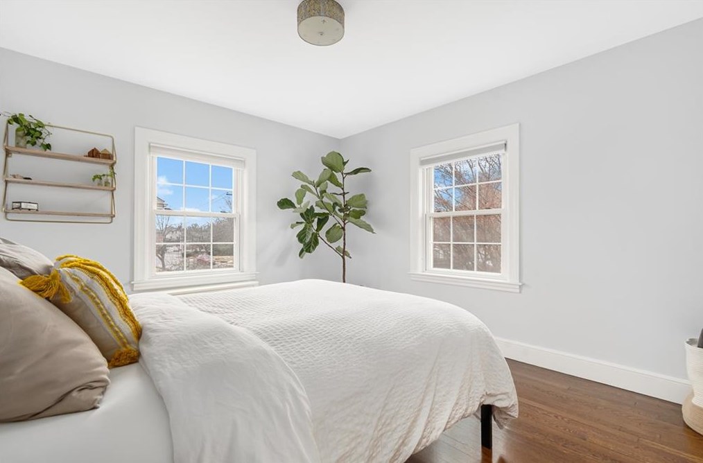 27 Don Ave, East Providence RI  02916-2302 exterior