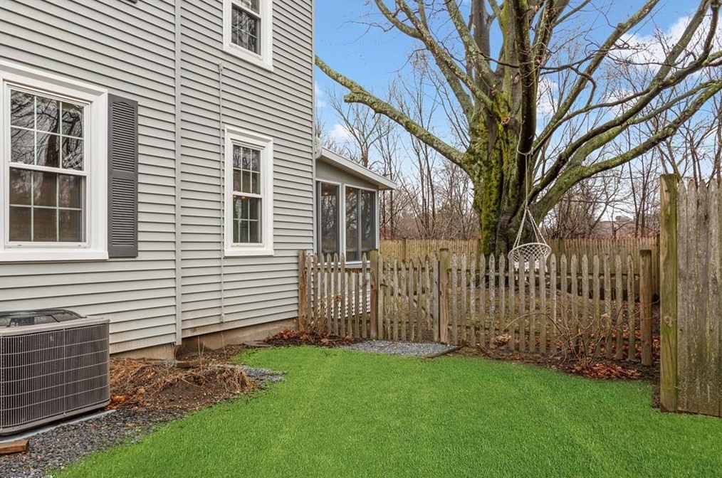 27 Don Ave, East Providence RI  02916-2302 exterior