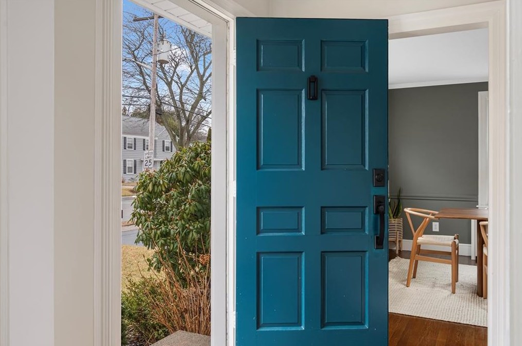 27 Don Ave, East Providence RI  02916-2302 exterior