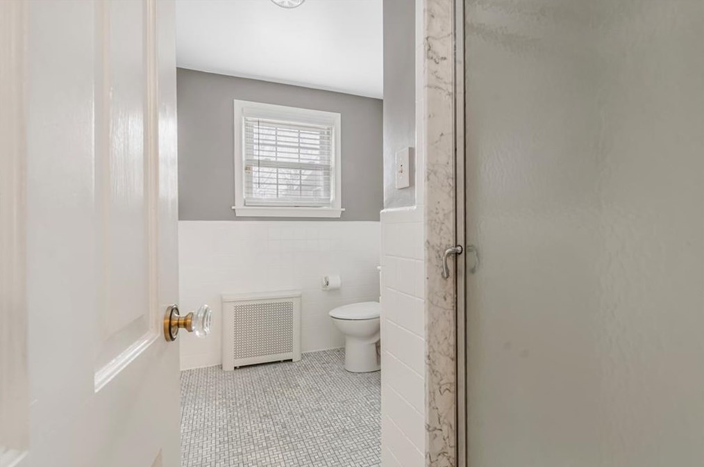 27 Don Ave, East Providence RI  02916-2302 exterior