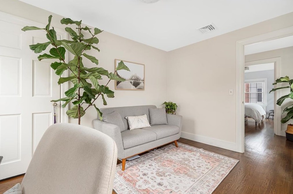 27 Don Ave, East Providence RI  02916-2302 exterior