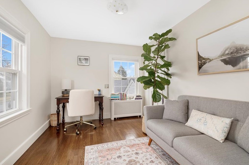 27 Don Ave, East Providence RI  02916-2302 exterior