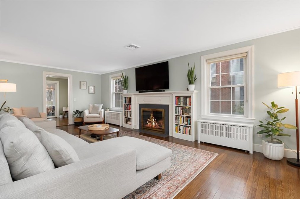 27 Don Ave, East Providence RI  02916-2302 exterior