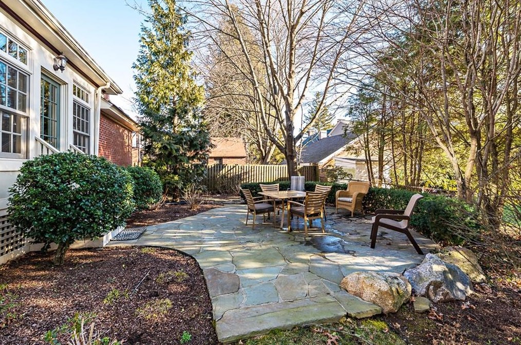 32 Kenilworth Way, Pawtucket RI  02860-5608 exterior