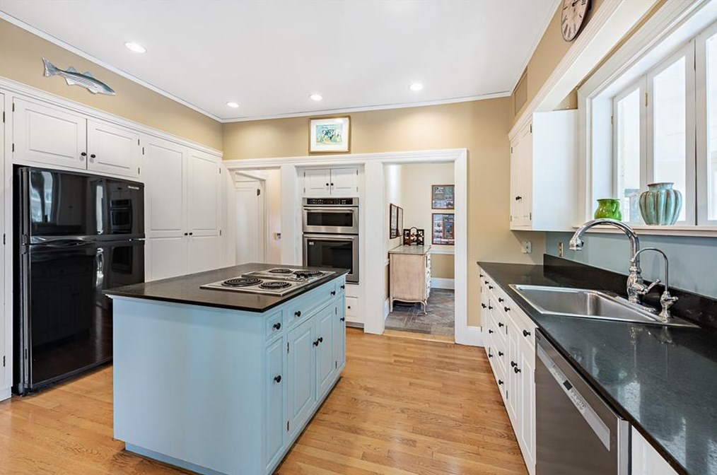 32 Kenilworth Way, Pawtucket RI  02860-5608 exterior