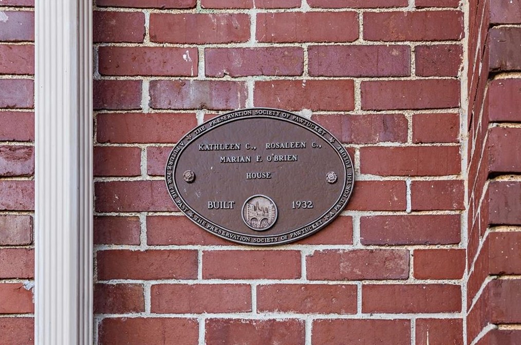 32 Kenilworth Way, Pawtucket RI  02860-5608 exterior