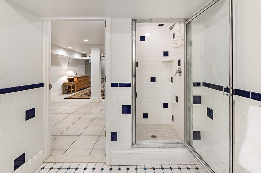 32 Kenilworth Way, Pawtucket RI  02860-5608 exterior