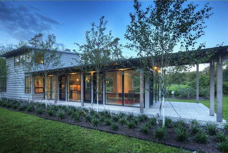 75 Blueberry Ln, Jamestown RI 02835-2901 exterior