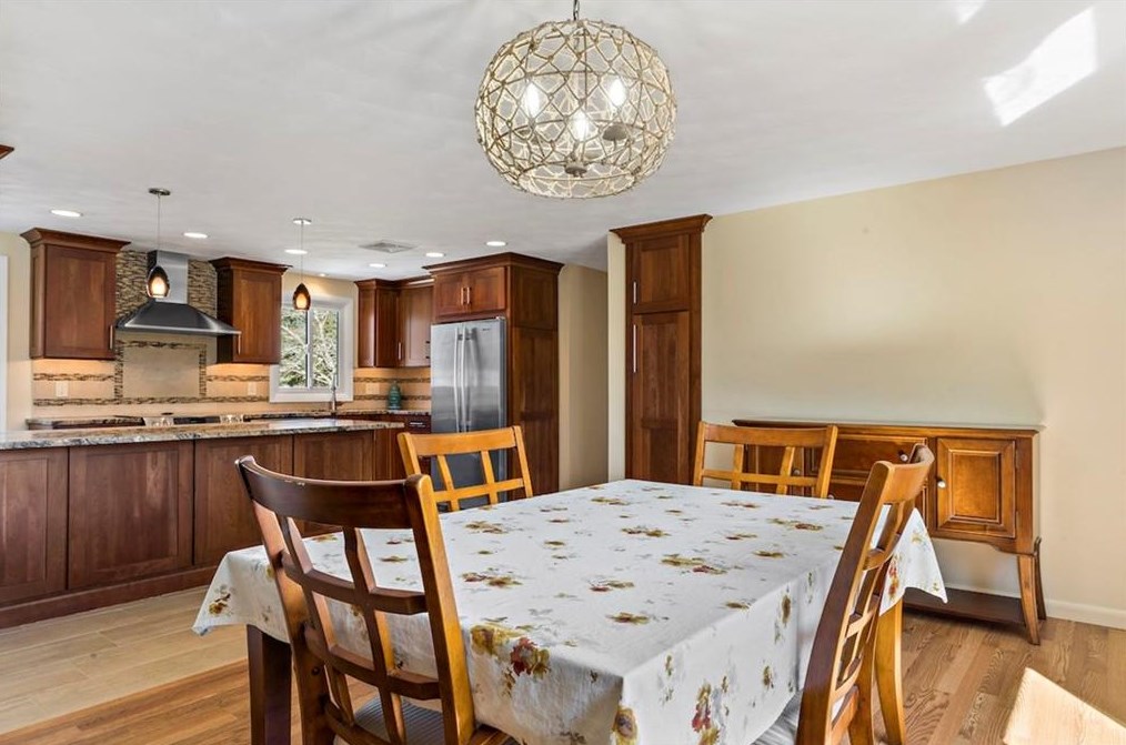 1 Meeting House Rd, Lincoln RI  02865-3806 exterior