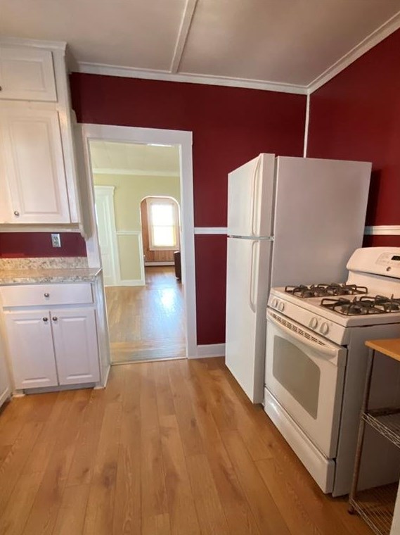 410 Thames St, Bristol RI  02809-1932 exterior